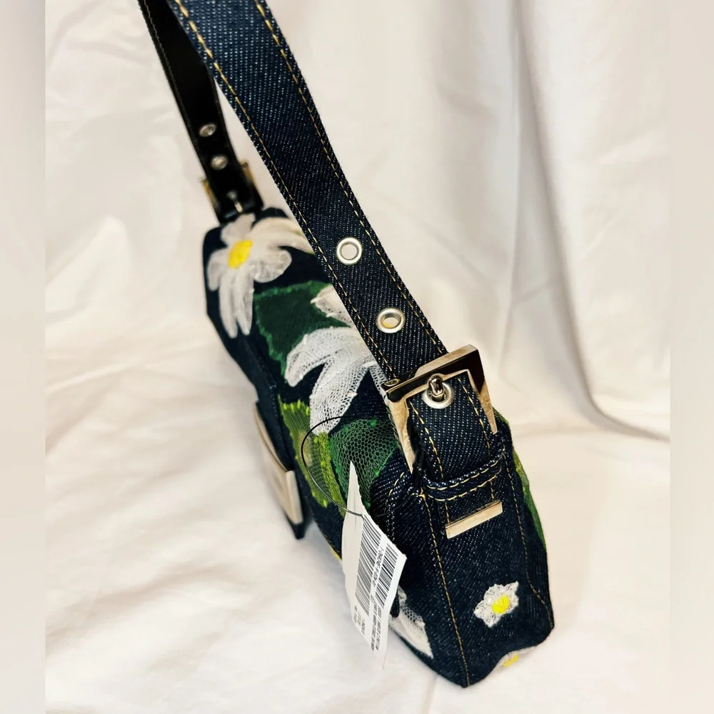 💛SOLD💛 Rare Fendi Blue Floral Denim Baguette - Picture 4 of 6